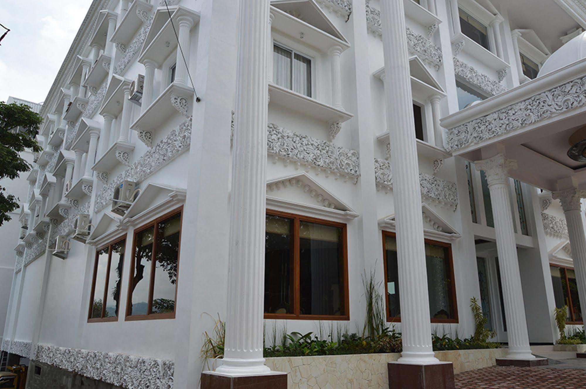 Hotel Safira Magelang Ngoại thất bức ảnh