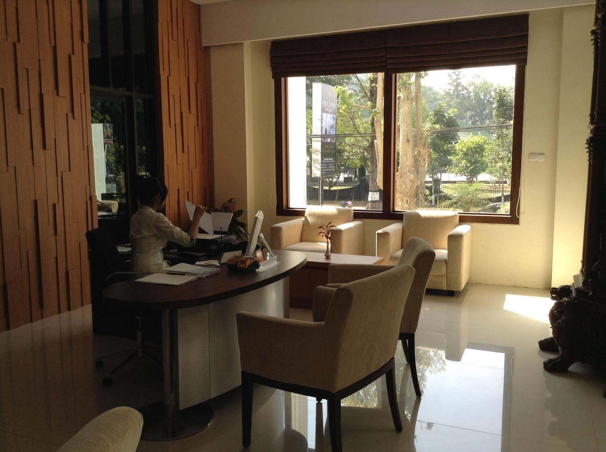Hotel Safira Magelang Ngoại thất bức ảnh